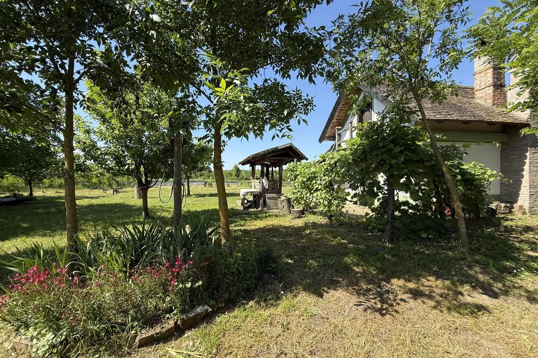 Exterior photo 10