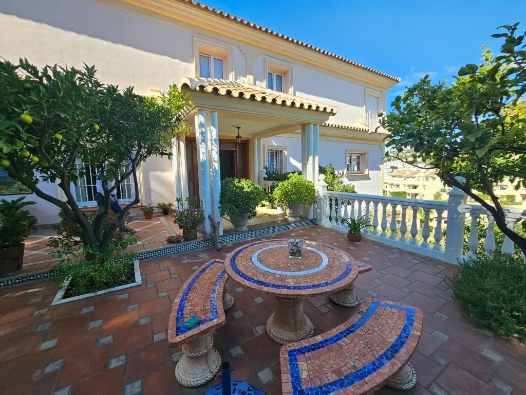 Exterior photo 3