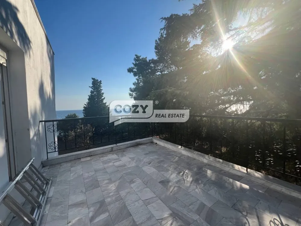 Exterior photo 8