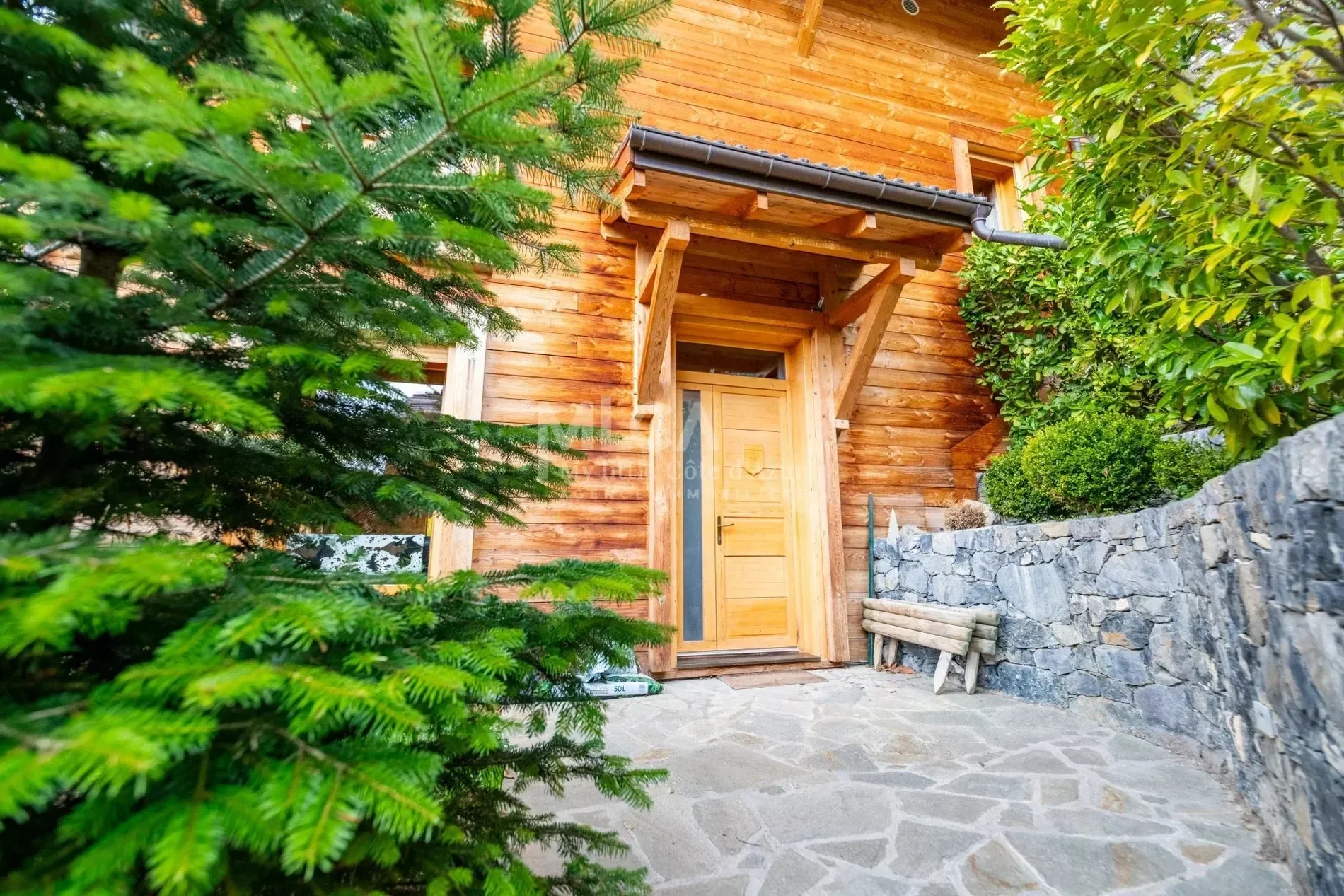 Exterior photo 7