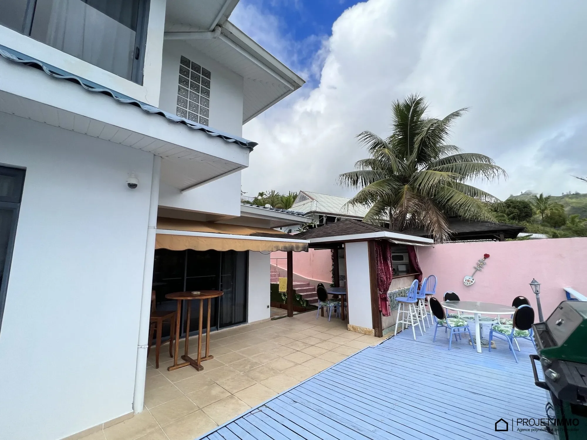 Exterior photo 7