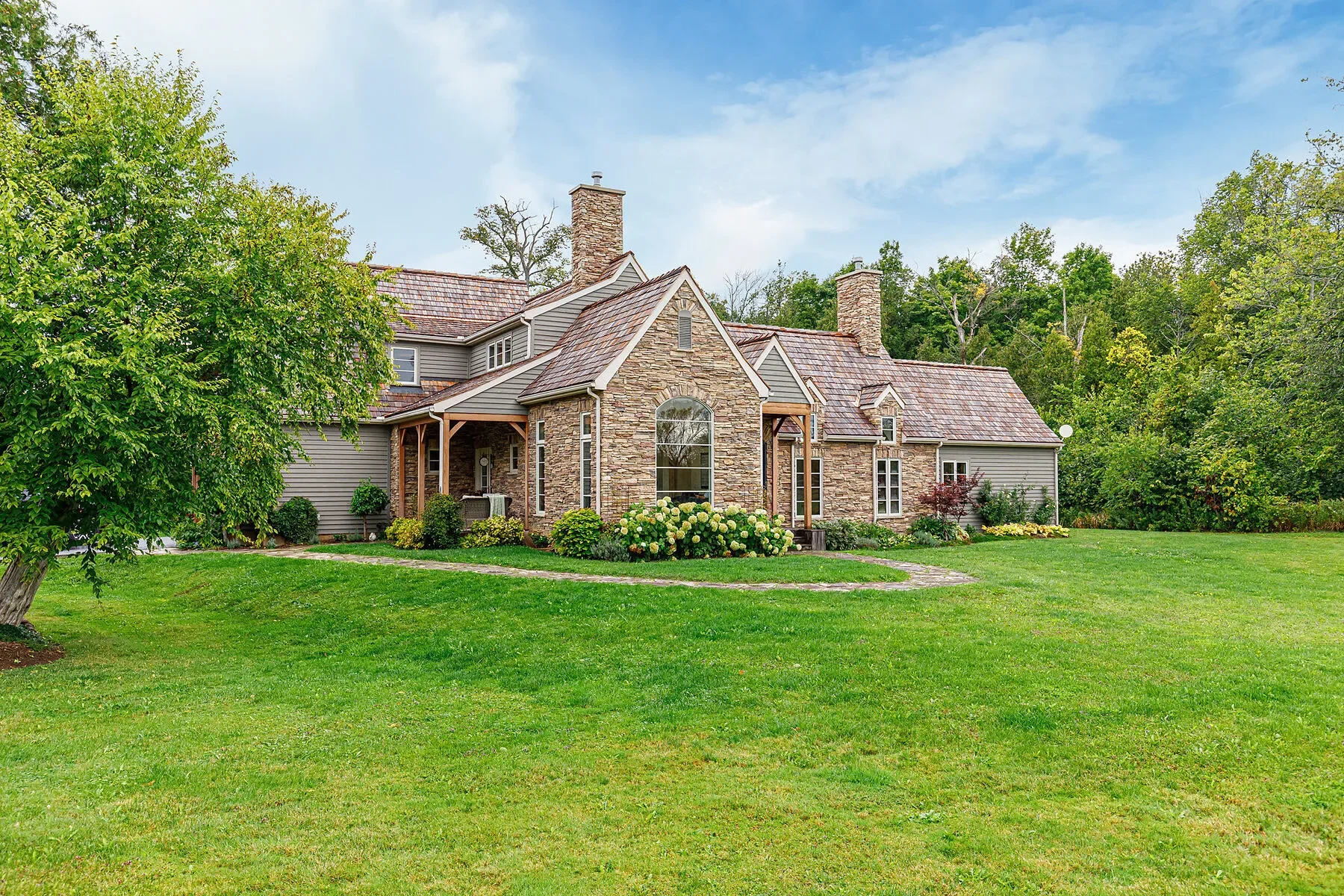 Exterior photo 5