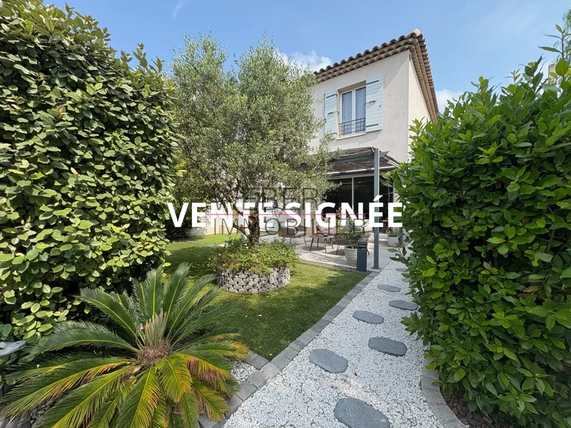 - OLLIOULES - VILLAGE WITHIN WALKING DISTANCE - NEW VILLA - 3 BEDROOMS - POOL
