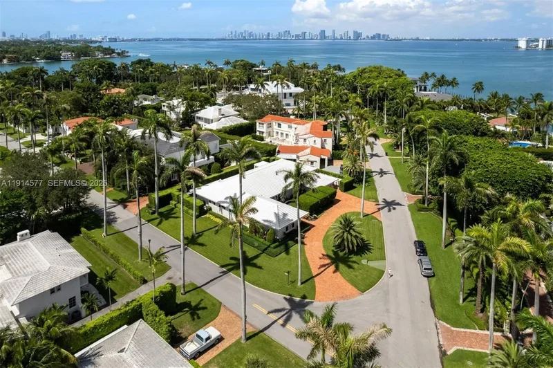 55 La Gorce Cir, Miami Beach, Florida, United States. - Photo 8