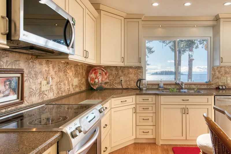 6437 Sunshine Coast Highway, Sechelt, BC V7Z 0N6, Sechelt, British Columbia, Canada. - Photo 14