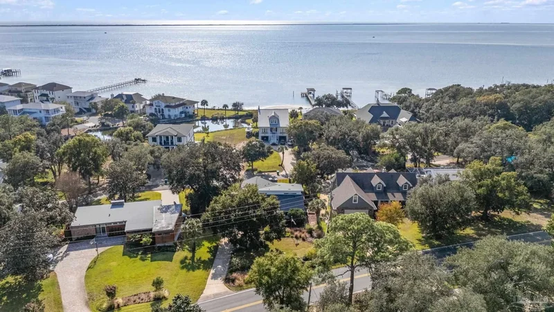 131 Shoreline Dr, Gulf Breeze, FL 32561, Gulf Breeze, Florida, United States. - Photo 40