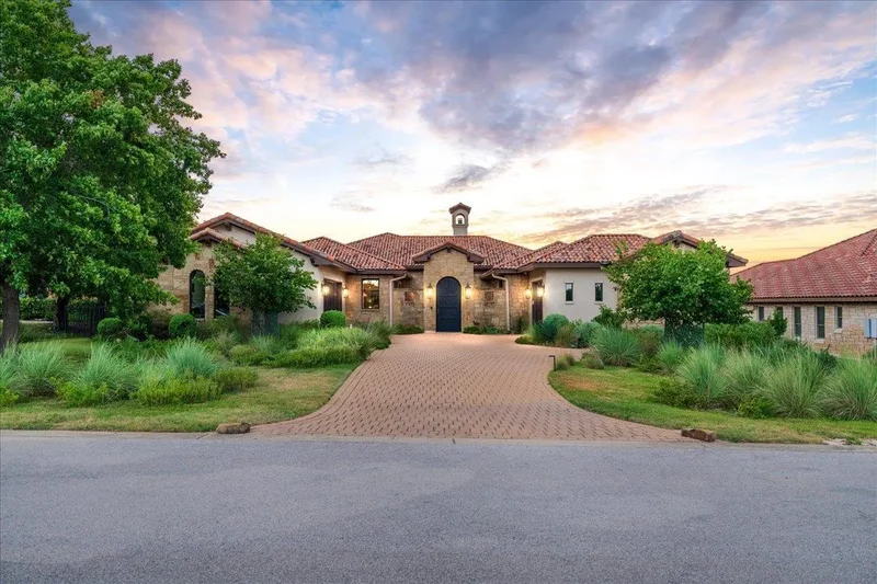 Single Family Residence in Lago Vista
