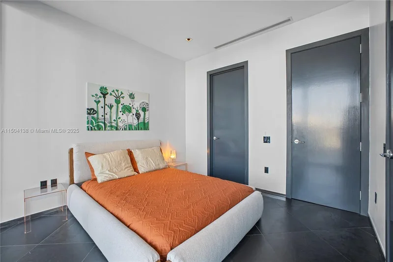 800 S Pointe Dr 502, Miami Beach, Florida, United States. - Photo 37