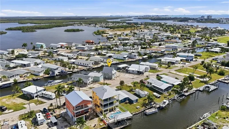 850 Oak ST, Fort Myers Beach, Florida, United States. - Photo 4
