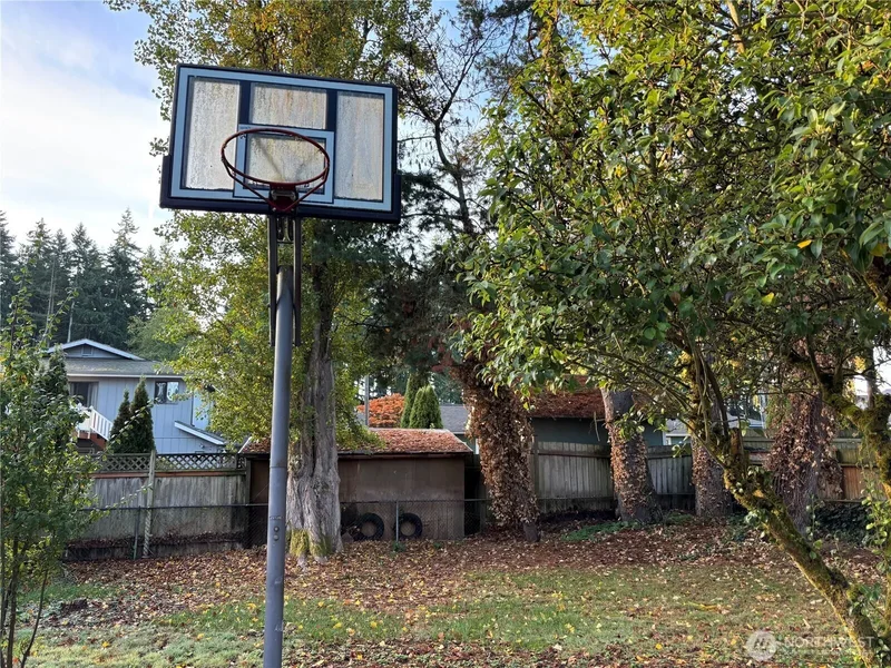 821 195th Street, Shoreline, WA 89155, Lake Forest Park, Washington, United States. - Photo 24