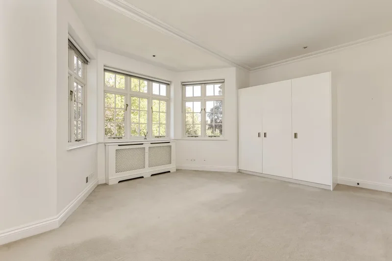 Longwood Drive, London, SW15, London, England, United Kingdom. - Photo 15
