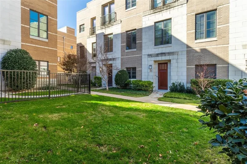 3210 CARLISLE Street 36, Dallas, Texas, United States. - Photo 32