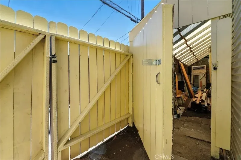 732 Saint Louis Avenue, Signal Hill, California, United States. - Photo 36