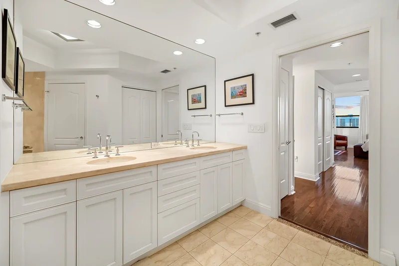50 Central Avenue , 14D, Sarasota, FL 34236, Sarasota, Florida, United States. - Photo 16