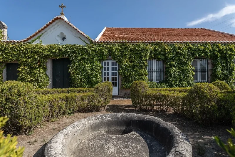 Almada Town House