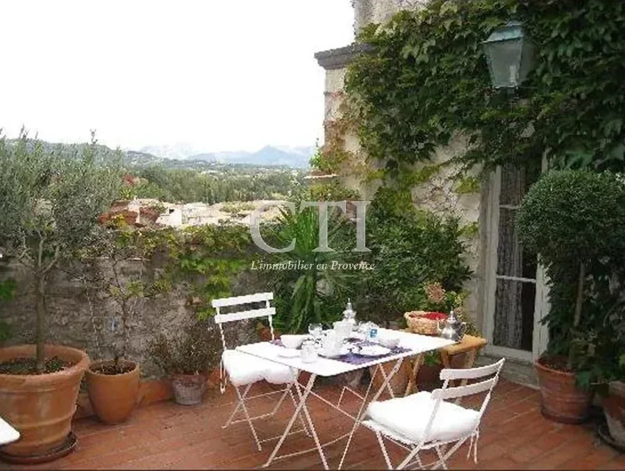 Exterior photo 4