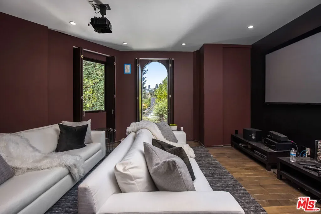 1642 Lindacrest Drive, Beverly Hills, California, United States. - Photo 13