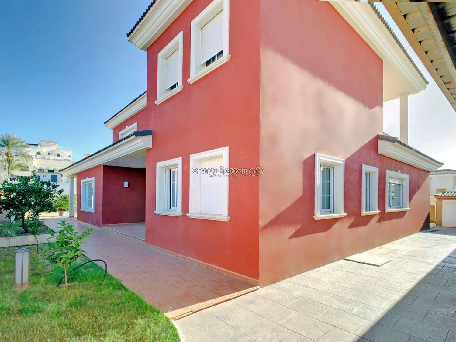 Exterior photo 6