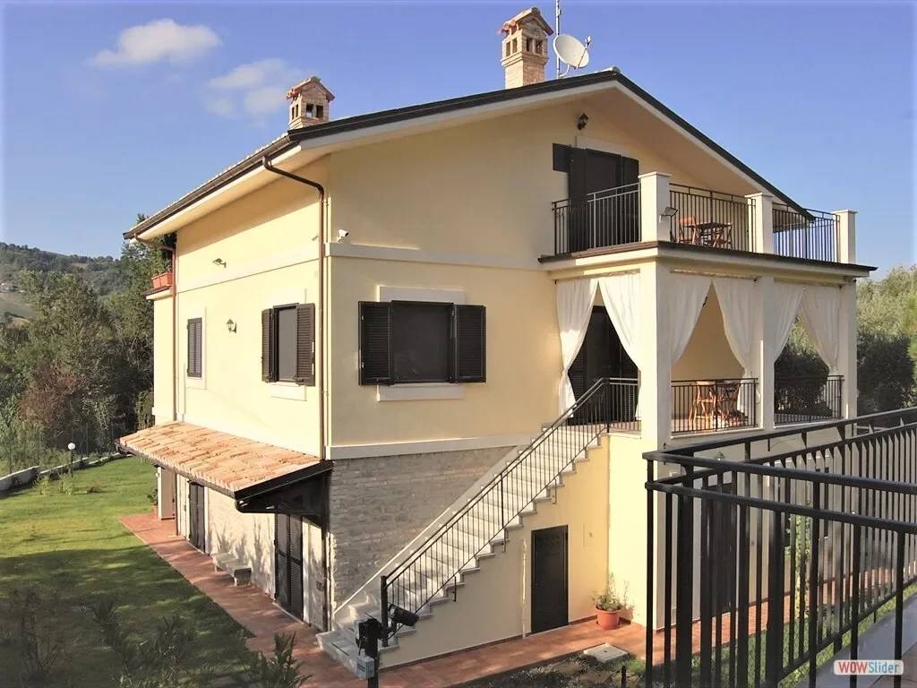 Exterior photo 2