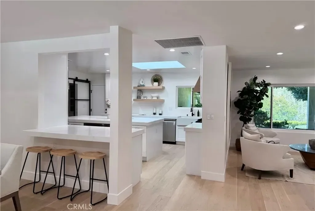 16430 Dorado Drive, Los Angeles, California, United States. - Photo 5