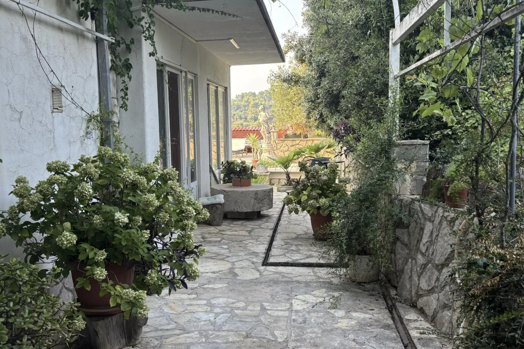 Exterior photo 5