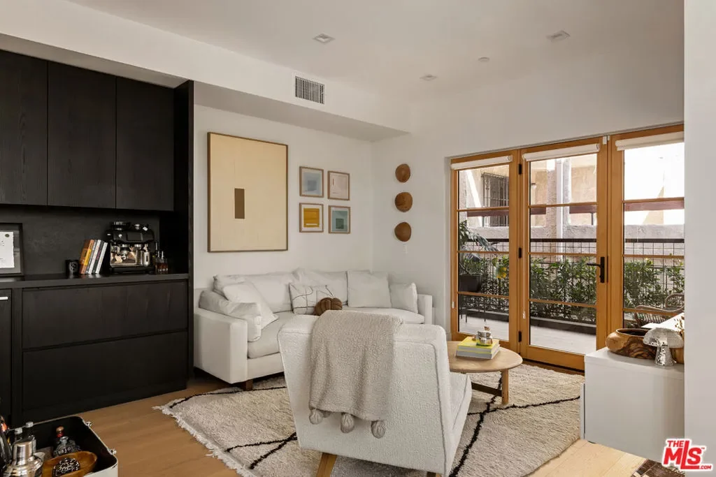 1033 N Vista Street D, Los Angeles, California, United States. - Photo 2