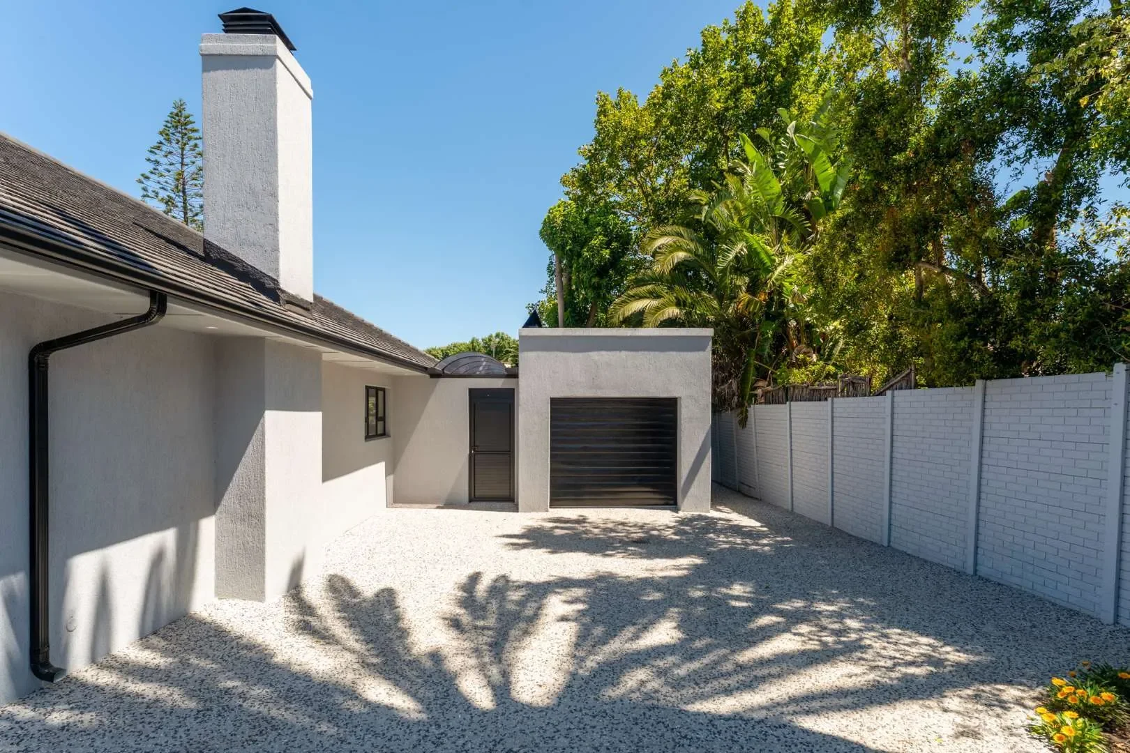 Exterior photo 8