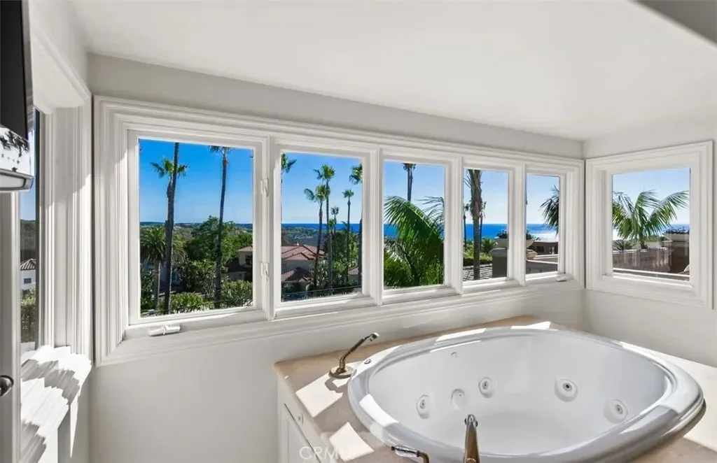 6 Windemere Court, Newport Beach, California, United States. - Photo 18