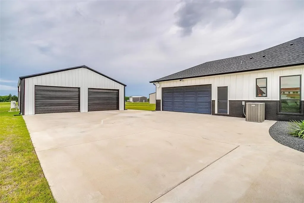 140 Lone Elm Road, Midlothian, Texas, United States. - Photo 32