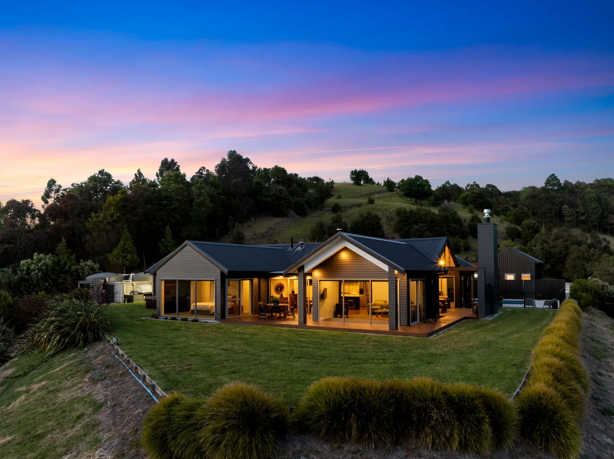 Exterior photo 8