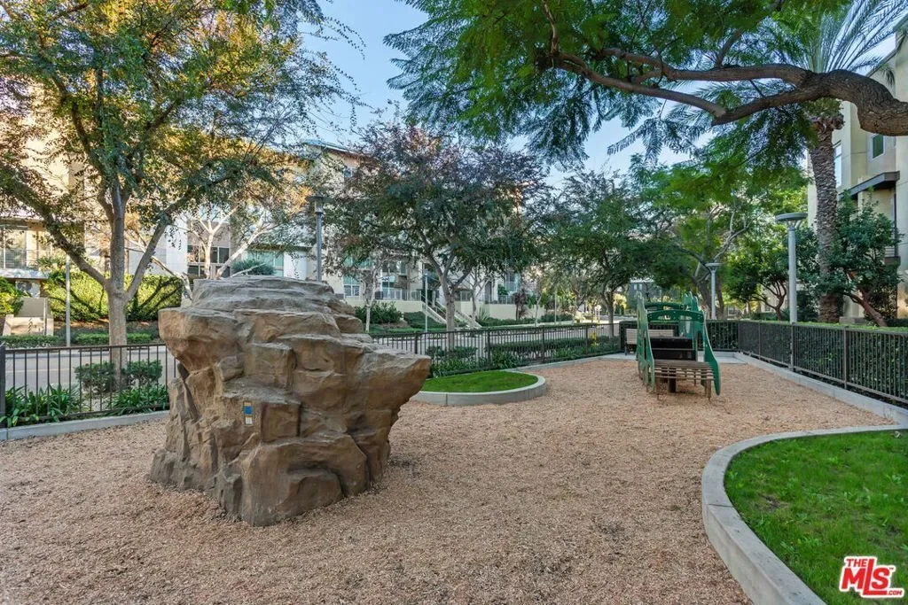 25 Delancy, Irvine, California, United States. - Photo 10