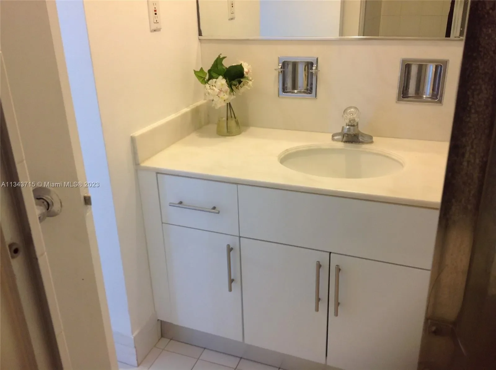 5151 Collins Ave #1119, Miami Beach, FL 33140, Miami Beach, Florida, United States. - Photo 4