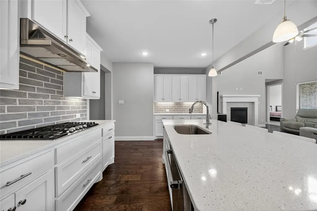 704 Corner Post Path, Prosper, Texas, United States. - Photo 9