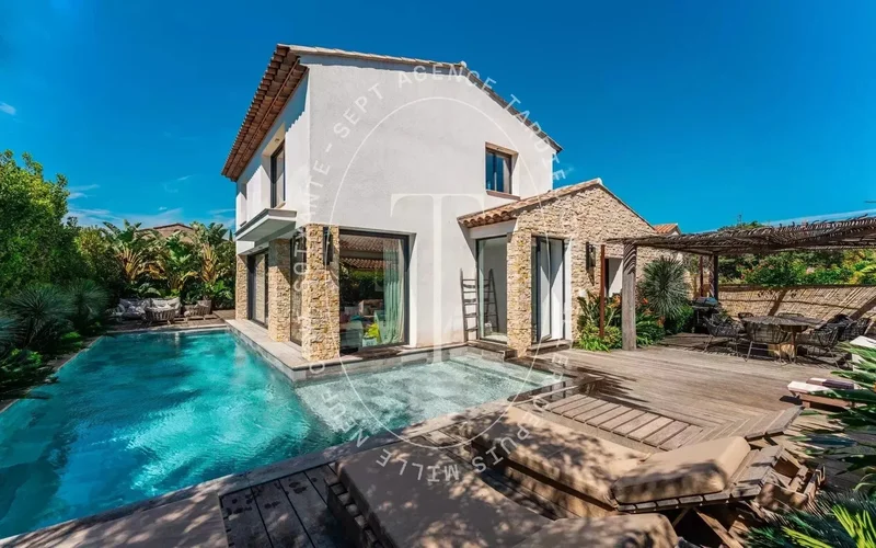 Saint-Tropez Center: Renovated 205m² Residence