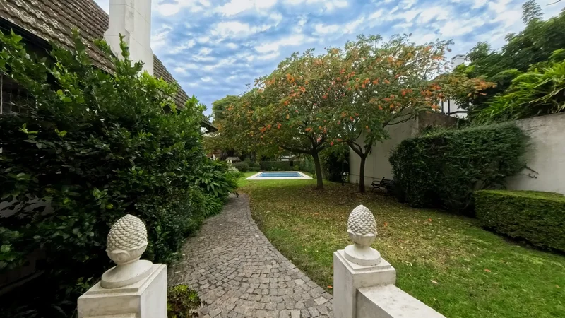 Exclusive and Sophisticated Residence in Olivos, Buenos Aires, B 1636, Olivos, Buenos Aires Province, Argentina. - Photo 8