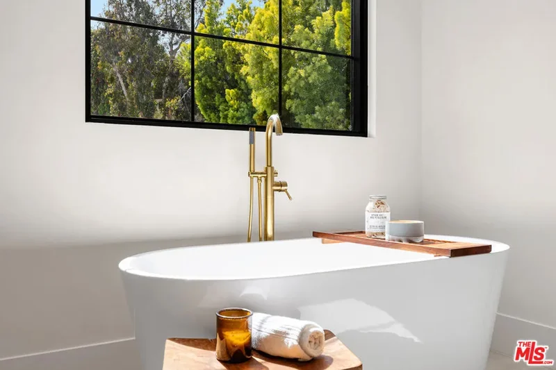 2565 Patricia Avenue, Los Angeles, California, United States. - Photo 29