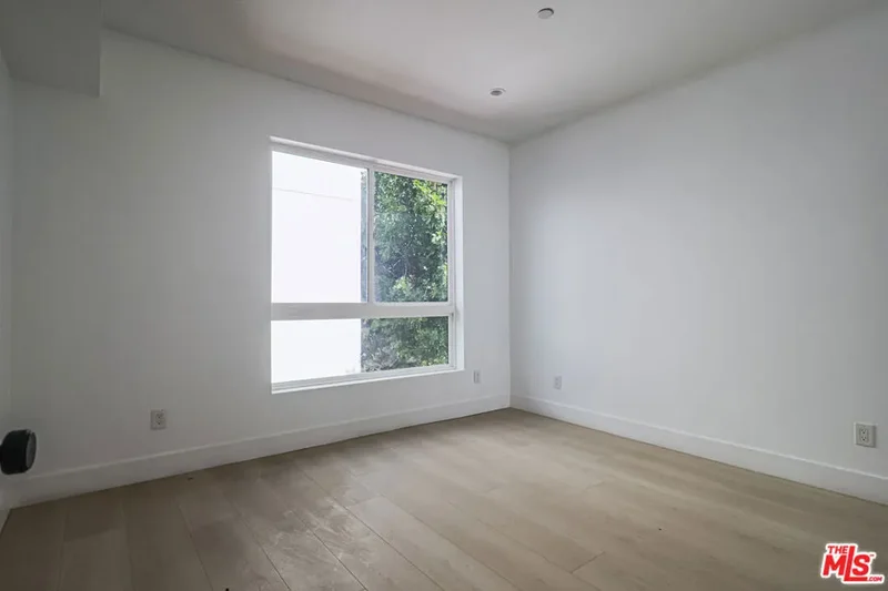 11810 Gilmore Street, Los Angeles, California, United States. - Photo 33