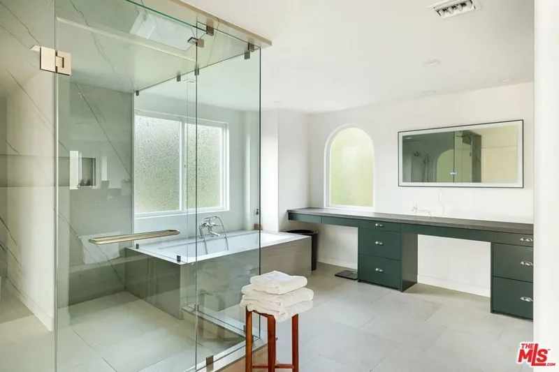 7868 Electra Drive, Los Angeles, California, United States. - Photo 22