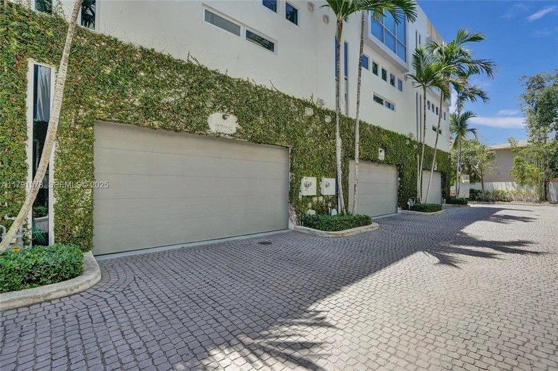 2725 NE 1st St, Hillsboro Beach, Florida, United States. - Photo 52