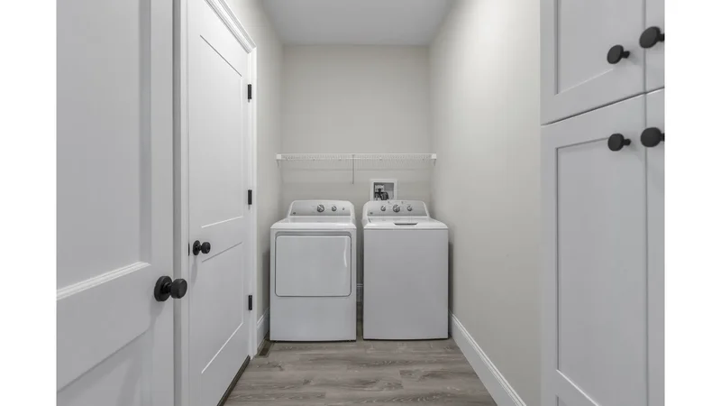 44 N Woodhull Road, Halesite, New York, United States. - Photo 12