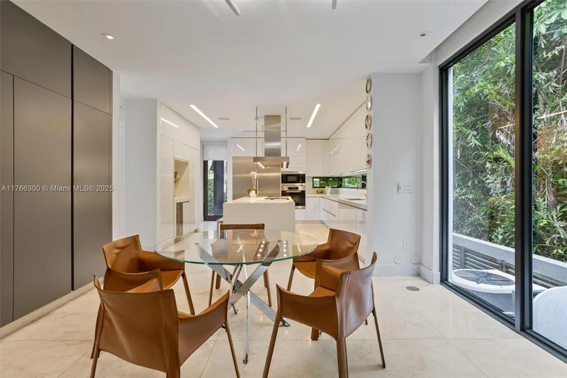 610 Harbor Cir, Key Biscayne, Florida, United States. - Photo 14