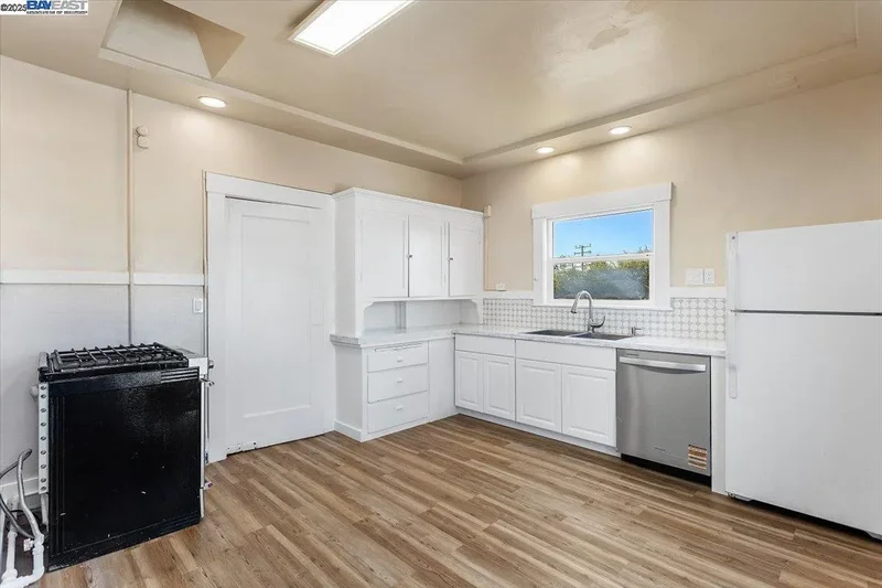629 Santa Clara Ave., Alameda, California, United States. - Photo 16