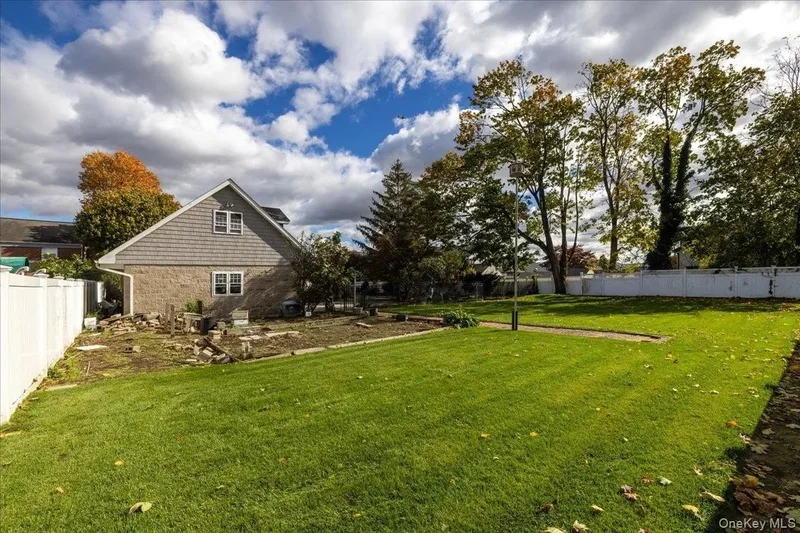 331 Mineola Boulevard, Mineola, NY, 11501, USA, Mineola, New York, United States. - Photo 20