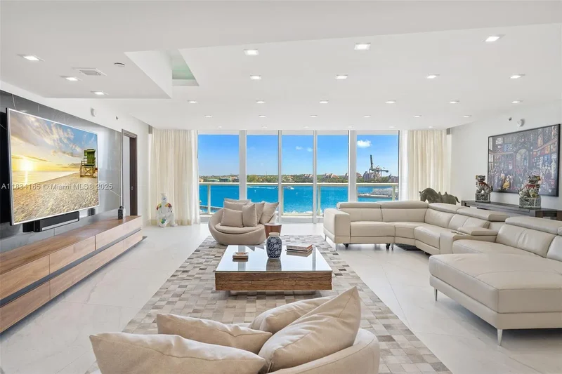 450 Alton Rd 901-902, Miami Beach, Florida, United States. - Photo 4