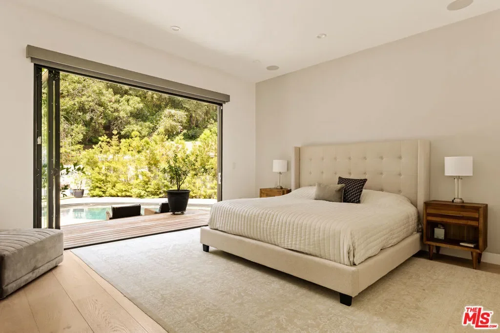 8446 Kirkwood Drive, Los Angeles, California, United States. - Photo 7