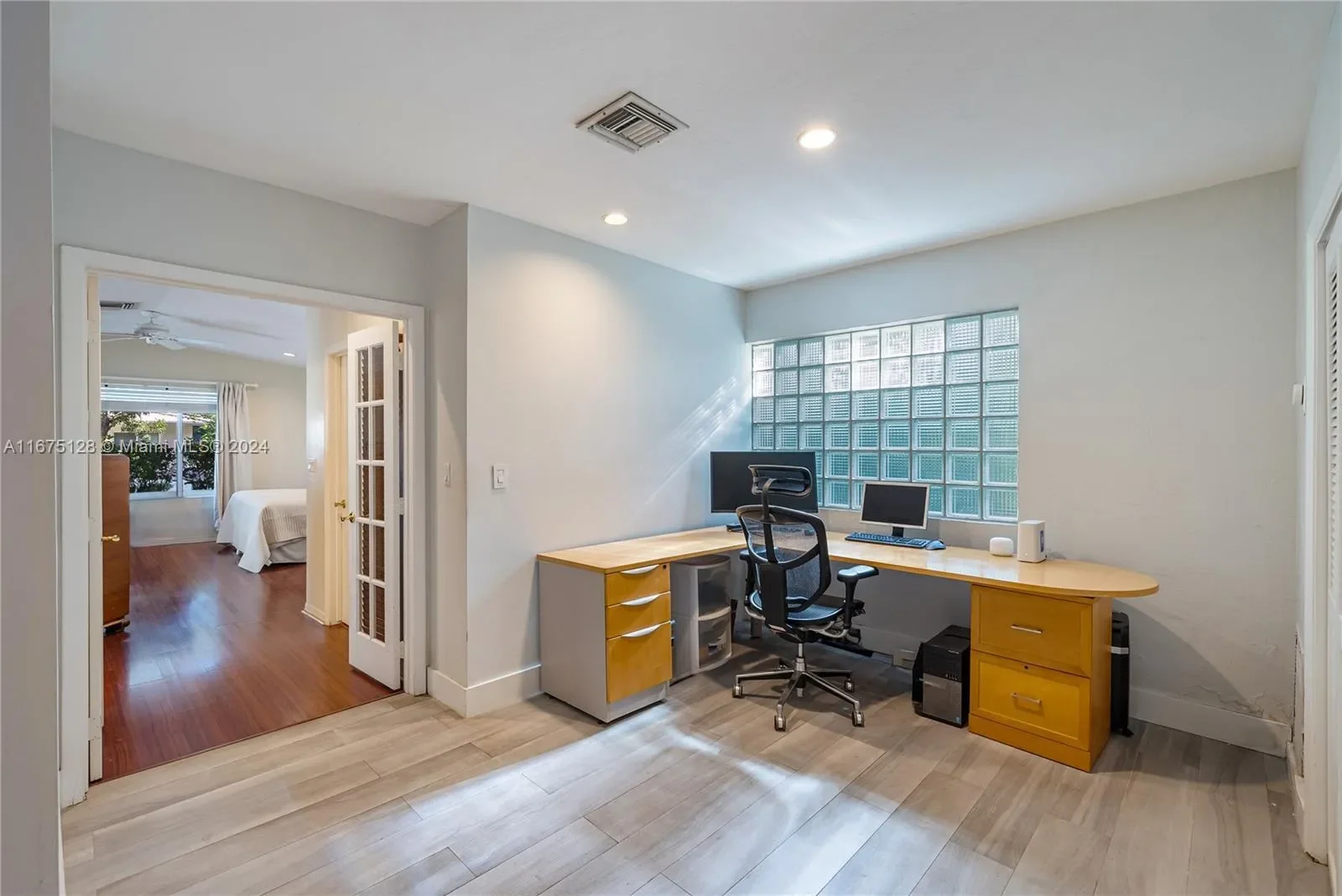 13240 Coronado Ln, North Miami Beach, Florida, United States. - Photo 2