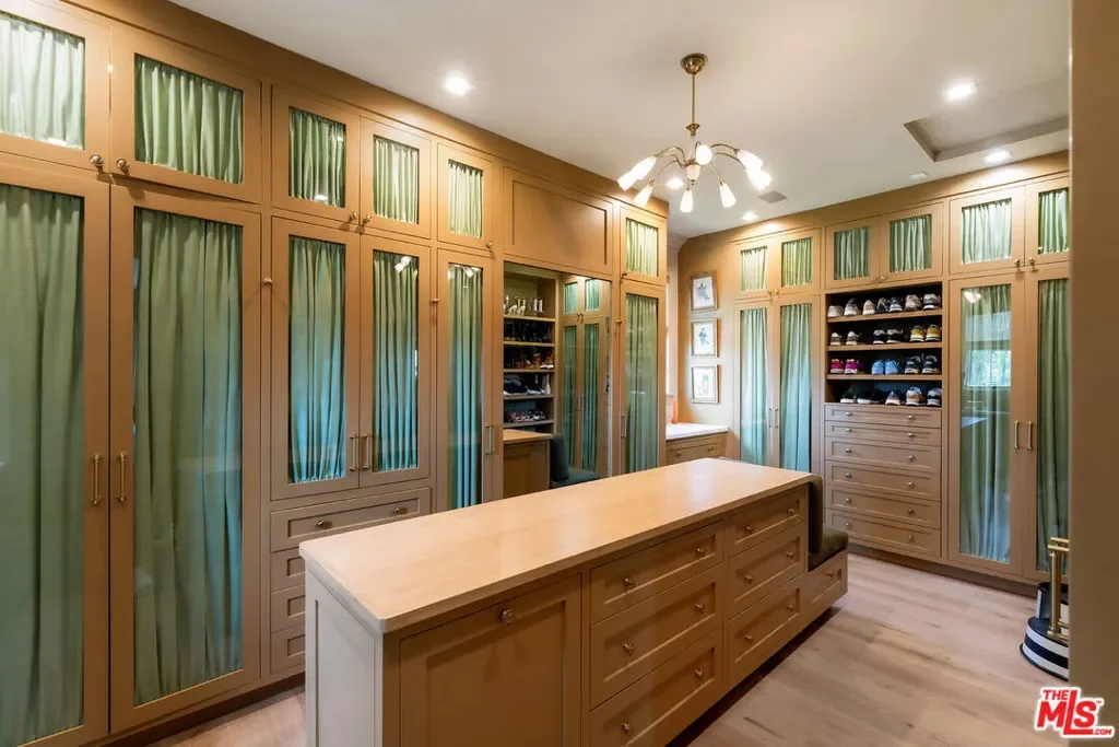 1529 Amalfi Drive, Los Angeles, California, United States. - Photo 28