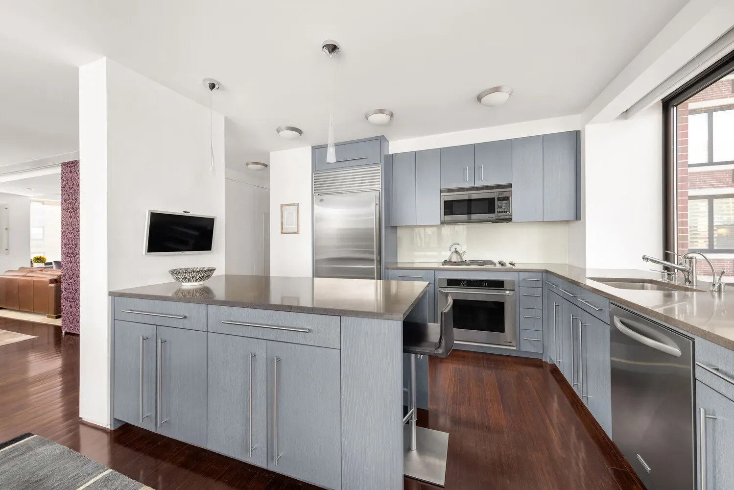 The Oxford, 422 E 72ND ST, New York, New York, United States. - Photo 1