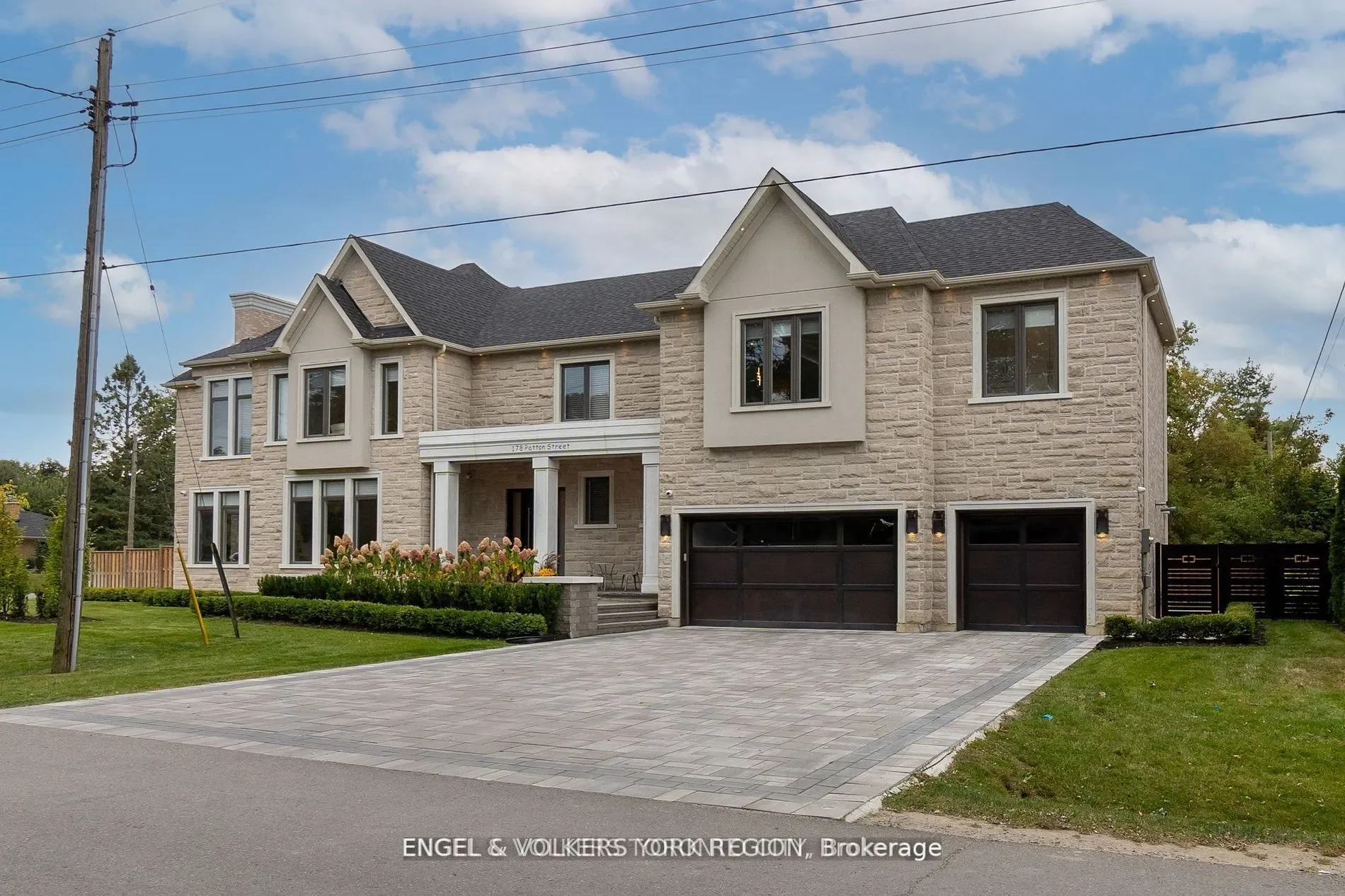 Exterior photo 3