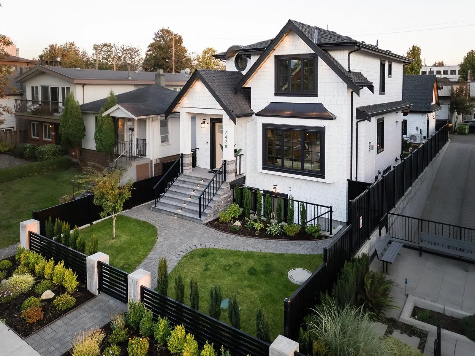 Exterior photo 2